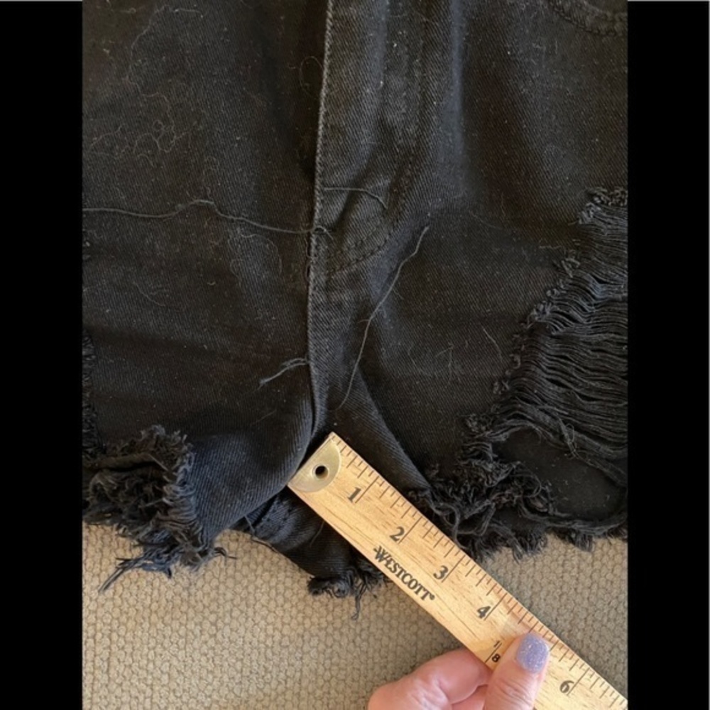 BOOHOO 2(US) Ripped Destroyed Jean Shorts - Picture 7 of 10